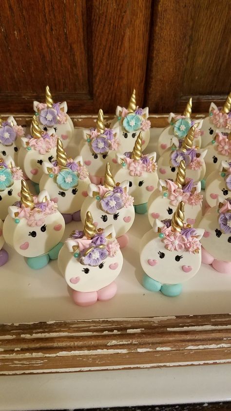 Oreo Unicorn Cookies, Unicorn Chocolate Covered Oreos, Birthday Dipped Oreos, Oreo Decoration, Unicorn Oreos, Unicorn Cakesicles, Birthday Oreos, Cake Pucks, Oreo Cookie Pops