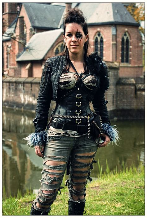 Post Apocalypse • Wasteland Costume • Wasteland Warrior • Cosplayer: Iona Cosplay • Elfia Haarzuilen Plus Size Apocalypse Outfit, Dystopian Costume, Wasteland Costume, Apocalypse Costume, Apocalyptic Costume, Apocalypse Outfit, Wasteland Warrior, Post Apocalyptic Costume, Apocalyptic Clothing