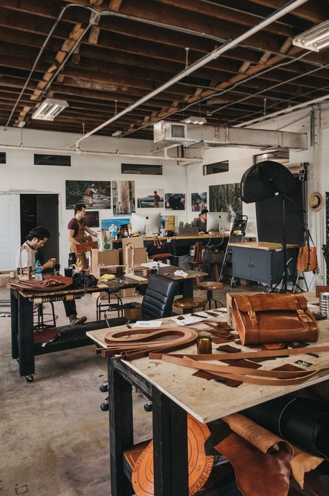 Leather Workshop Studio, Furniture Workshop, Design Workshop, Workshop Design Studio, Workshop Aesthetic, Leather Workshop Ideas, Workshop Space Design, Boutique Store Displays, Gear Room