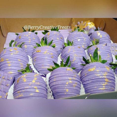 Purple Wedding Desserts, Purple Dipped Strawberries, Lavender Sweet 16 Cake, Lavender Chocolate Covered Strawberries, Purple Party Food, Lavender Theme Birthday Party, Purple Chocolate Covered Strawberries, Lavender Party Decorations, Purple Party Ideas