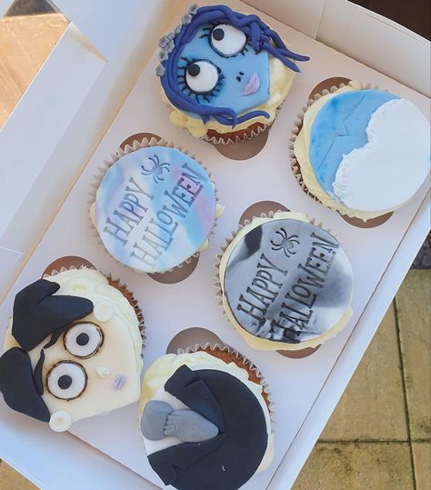 Corpse Bride Cupcakes, Tim Burton Party, Bride Cupcakes, Tim Burton Corpse Bride, Brides Cake, Halloween Dessert, Themed Desserts, Halloween 2, Halloween Desserts