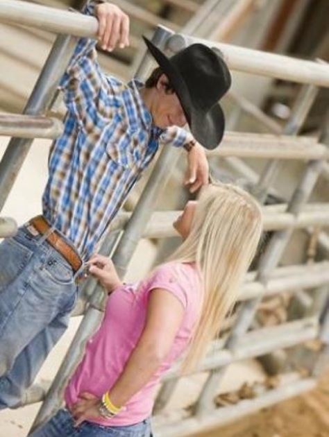 Rodeo Girlfriend, Rodeo Couples, Jb Mauney, Country Couple Pictures, Country Relationship Goals, Estilo Cowgirl, Country Couple, Country Relationships, Country Romance