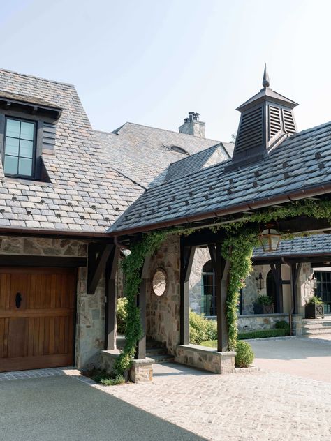 The Water Wheel Manor | Jonathan Miller Architecture & Design Old Farmhouse Remodel, Barn Extension, Gambrel Exterior, Golf House, Beach Tree, Field House, Stone Ideas, Hampton House, Porte Cochere