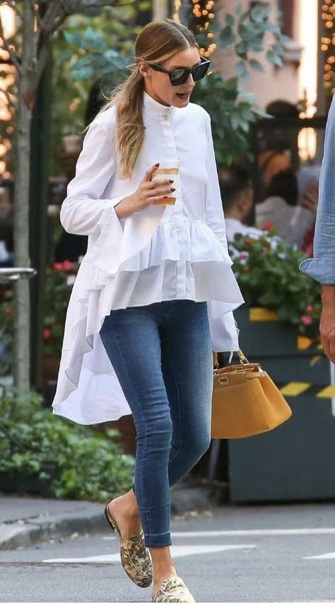 White Overshirt Outfit Women, White Jeans Outfit, Olivia Palermo Style, Effortlessly Chic Outfits, 40s Fashion, Olivia Palermo, Fashion Mistakes, High Fashion Street Style, Mom Outfits