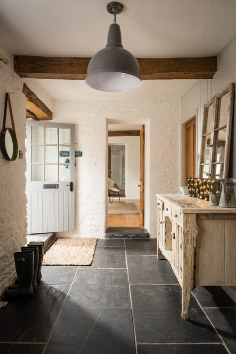 Love this simple rustic style country entry with large stone floors, rustic timber beams, rendered stone/brick walls, and antique furniture. A lovely warm, mudroom entry and especially love the vintage timber doors. Modern Entrance, Casa Country, Slate Flooring, Style Cottage, 아파트 인테리어, Cottage Interiors, Style At Home, Barn Style, Entrance Hallway