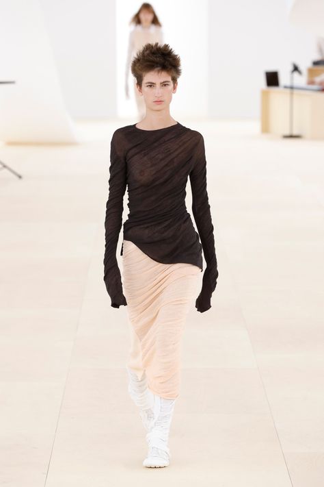 Issey Miyake Women, Spring 2024, Issey Miyake, School Outfits, Evening Wear, Color Combos, Fashion Inspo Outfits, Fashion News, Fashion Inspo