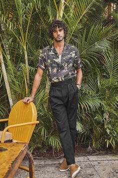 Camp Collar Shirt Men Outfit, Semi Formal Outfits, Mens Casual Outfits Summer, British Military, Todd Snyder, Men Stylish Dress, Cold Style, Mens Style Guide, Vintage Military