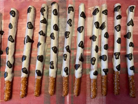 Cow Baby Shower Theme, Covered Pretzel Rods, Cow Birthday Parties, Chocolate Covered Pretzel, Barnyard Birthday Party, Chocolate Covered Pretzel Rods, Cow Baby Showers, Western Birthday Party, Farm Animals Birthday Party