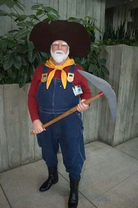 Toy Story 2 Cosplay - Stinky Pete the Prospector Bullseye Costume Toy Story, Family Costumes With Dog, Toy Story Family Costumes, Stinky Pete, Disfraz Toy Story, Adult Costumes Diy, Disneyland Costumes, Halloween Costumes Women Creative, Toy Story Halloween