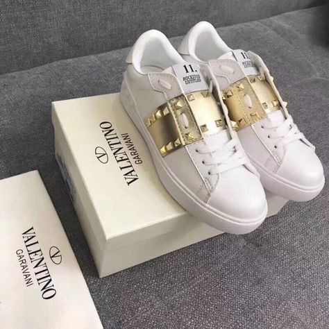 Valentino Trainers, Valentino Sneakers, Buy Sneakers, Gold Sneakers, Adidas Shoes Women, Shoe Inspo, Golden Goose Shoes, Breathable Sneakers, Valentino Shoes