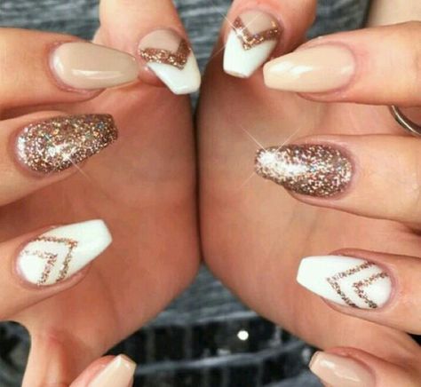 Belleza ❤ Design Hairstyle, Ongles Beiges, Prom Nail Designs, Nagel Design, Beige Nails, Gold Nail, Rose Gold Nails, Striped Nails, Birthday Nails