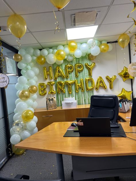 Office Birthday Decorations For Boss, Office Birthday Decorations, Bday Decor, 41st Birthday, Boss Office, Green Office, Office Birthday, Retirement Party, Retirement Parties