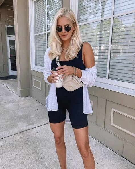 Kathleen Post, Outfits Sommer, Carmel Indiana, Biker Shorts Outfit, Look Short, Summer Staples, On Repeat, Spring Summer Outfits, Mom Style