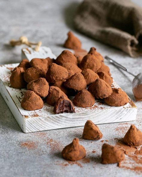 Grand Marnier Chocolate Truffles - Between2Kitchens Coffee Granita, Chocolate Pavlova, Step By Step Recipes, Chocolate Crumble, Chocolate Ganache Tart, Dark Chocolate Mousse, Pavlova Recipe, Special Occasion Food, Homemade Condiments