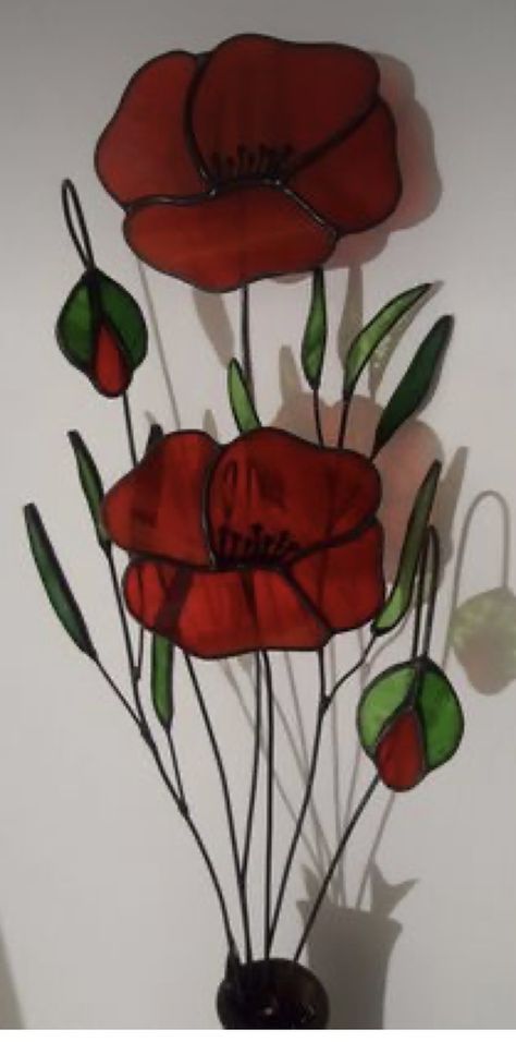 Art Glass Ornaments, Stained Glass Flower, L'art Du Vitrail, Stained Glass Gifts, Stained Glass Rose, Stained Glass Decor, Stained Glass Ornaments, Stained Glass Suncatchers, Stained Glass Flowers