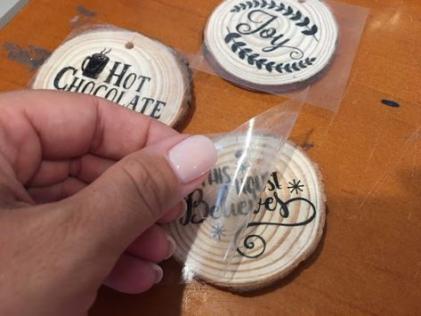 wood slices, htv, heat transfer vinyl, Heat Transfer Vinyl Silhouette, siser vinyl Vinyl Ornaments, Htv Projects, Wood Cookies, Cricut Christmas Ideas, Cricut Explore Projects, Silhouette Cameo Tutorials, Wood Slice Crafts, Free Silhouette, Wood Slice Ornament