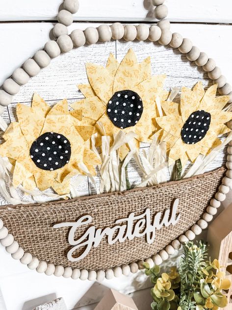 Dollar Tree Burlap Crafts, Diy For Fall, Sunflower Wreath Diy, Autumn Diy, Sunflower Crafts, Fall Decor Diy Crafts, Budget Crafts, Door Signs Diy, House Crafts