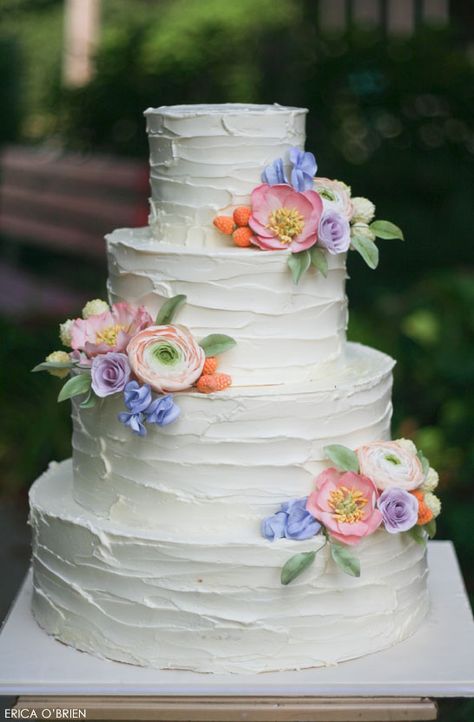 {spectacular sugar flowers} a Rustic Wedding Cake | by Erica O'Brien | TheCakeBlog.com Cake With Flowers, Country Wedding Cakes, Flower Cakes, Buttercream Wedding Cake, Naked Cakes, Cake Blog, Wedding Cake Rustic, Rustic Wedding Cake, Simple Wedding Cake