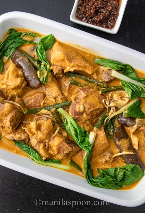 How to Cook the Best Kare-Kare (Filipino Beef Oxtail Stew in Savory Peanut Sauce) - Manila Spoon Best Kare Kare Recipe, Filipino Kare Kare, Beef Kare Kare, Kare Kare Recipe, Bagoong Alamang, Beef Oxtail, Oxtail Stew, Kare Kare, Black Food