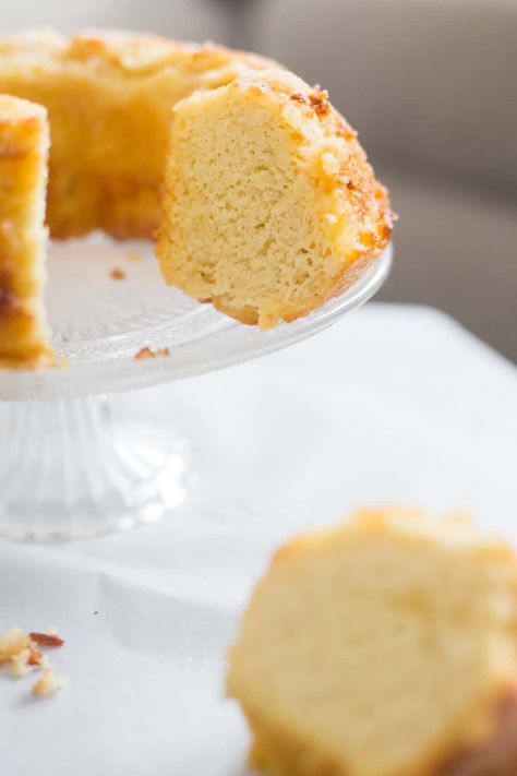 A delicious keto rum cake! Soaked in a rum syrup, this is the perfect dessert. Only 1.9 net carbs per slice. Totally worth it. Rum Syrup, Low Fat Low Carb, Medicine Tips, Low Carb Low Fat Recipes, Baking Powder Uses, Low Carb Muffins, Butter Cake Recipe, No Carb Recipes, Low Carb Low Sugar