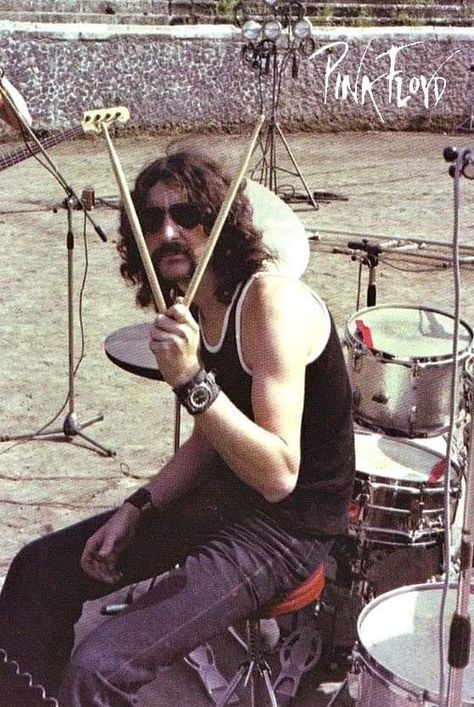 Nick Mason, Pink Floyd Live, David Gilmour Pink Floyd, Pink Floyd Fan, Pink Floyd Art, Richard Williams, Guitar Tech, Roger Waters, We Will Rock You