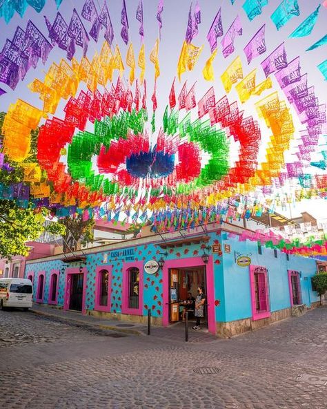 El barrio de Jalatlaco Hispanic Culture, Color Street, Dia De Muertos, Post On Instagram, Dive In, The Good, Fair Grounds, Tumblr, Outdoor Decor