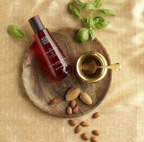 Hair Oil Advertisement, Ayurveda Beauty, Photo Studio Design, Ayurvedic Hair Care, Ayurvedic Hair Oil, Vata Dosha, Ayurvedic Oil, Skincare Products Photography, Massage Benefits