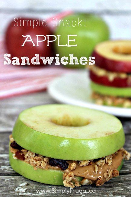 Simple Snack idea! These apple sandwiches fall under the category of simple, delicious and budget-friendly! Apple Sandwich, Menu Sarapan Sehat, Diet Keto, Vegan Snacks, Easy Snacks, Appetizer Snacks, Kids Meals, Health Food, Apples