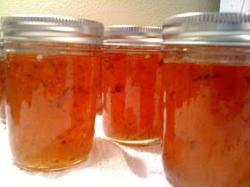 Canning Pepper Jelly, Homemade Pepper Jelly, Jalapeno Jelly Recipes, Pepper Jelly Recipes, Food Processor Uses, Red Pepper Jelly, Jalapeno Jelly, Hot Pepper Jelly, Canning Ideas