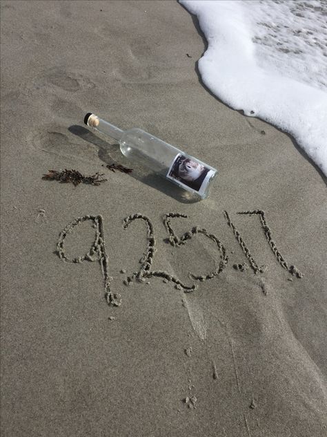 Beach Pregnancy announcement, this was so easy and turned out cute just using my phone to take the picture Baby Announcement Beach, Pregnancy Announcement Beach, Beach Gender Reveal, Beach Pregnancy Announcement, Simple Pregnancy Announcement, Baby Jellyfish, Pregnancy Announcement Sibling, Baby Announcement Photoshoot, Baby Announcement Pictures