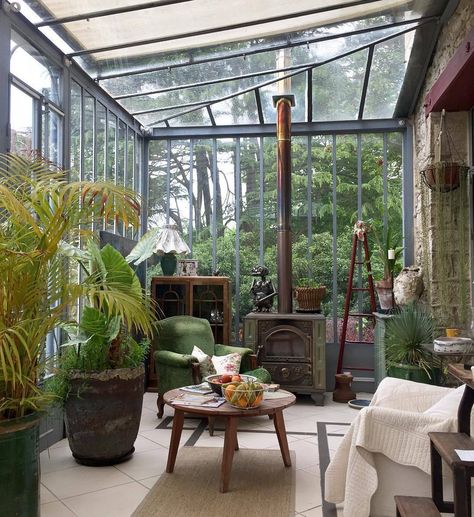 Lots Of Plants, Sunroom Designs, Home Greenhouse, Backyard Greenhouse, Patio Interior, House Extensions, Glass House, Outdoor Rooms, Winter Garden