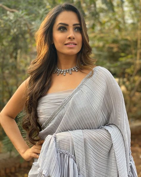 Anita Hassanandani, Fashionable Saree Blouse Designs, Indian Tv Actress, Indian Bridal Outfits, Beautiful Pics, Indian Movies, Curvy Outfits, Modern Outfits, Indian Beauty Saree