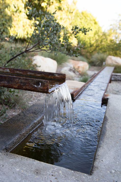 Landscaping With Large Rocks Natural, Garden Water Feature, Pond Water Features, Landscaping With Large Rocks, Rock Garden Landscaping, Water Features In The Garden, Outdoor Gardens Design, Outdoor Inspirations, Modern Landscaping