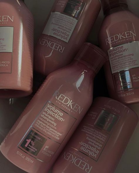 Redken (@redken) • Instagram photos and videos Redken Aesthetic, Hairstylist Aesthetic, Hair Wishlist, Post Backgrounds, Redken Shampoo, Hair Salon Pictures, Redken Hair Color, Healthy Hair Routine, Salon Pictures