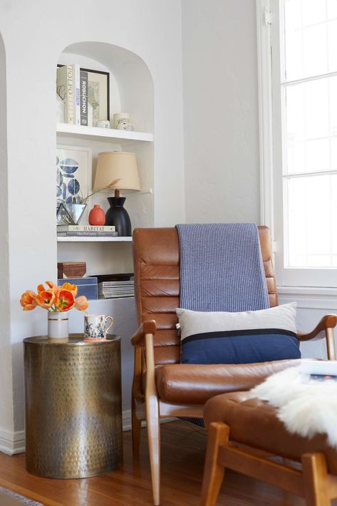 How To Style A Reading Nook Style A Living Room, A Reading Nook, Cosy Corners, Corner Nook, Comfy Place, Living Room Reveal, Corner Space, Rustic Traditional, Emily Henderson