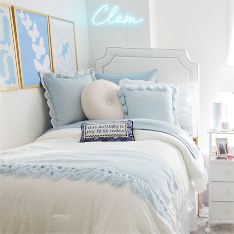 Single Bed Dorm Room, Gold And Blue Room Decor, Light Blue And Purple Room, Bridgerton Dorm Room, Costal Cowgirl Aesthetic Dorm Room, Costal Granddaughter Dorm Room, Pink Coastal Dorm Room, Sec Dorm Rooms, Party Dorm Room Ideas