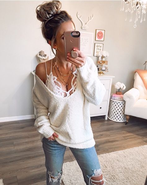 Mode Boho, Jeans Diy, Looks Chic, Dressy Outfits, Fashion Mode, Fall Winter Outfits, Outfits Casuales, Ripped Jeans, Look Fashion