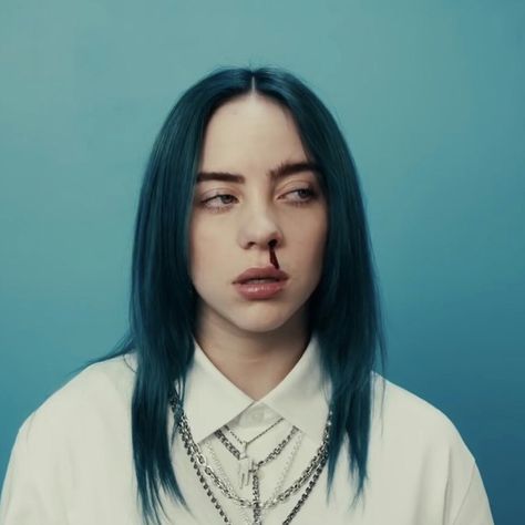 Billie Eilish Vídeos, Hair Color Blue, Vogue Australia, Teen Vogue, Grunge Hair, Green Hair, Celebrity Pictures, Bad Guy, Cute Photos