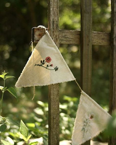 Deco Champetre, 자수 디자인, Embroidery Craft, Embroidery Inspiration, Diy Embroidery, Embroidery And Stitching, Embroidery Projects, In The Woods, Embroidery Art