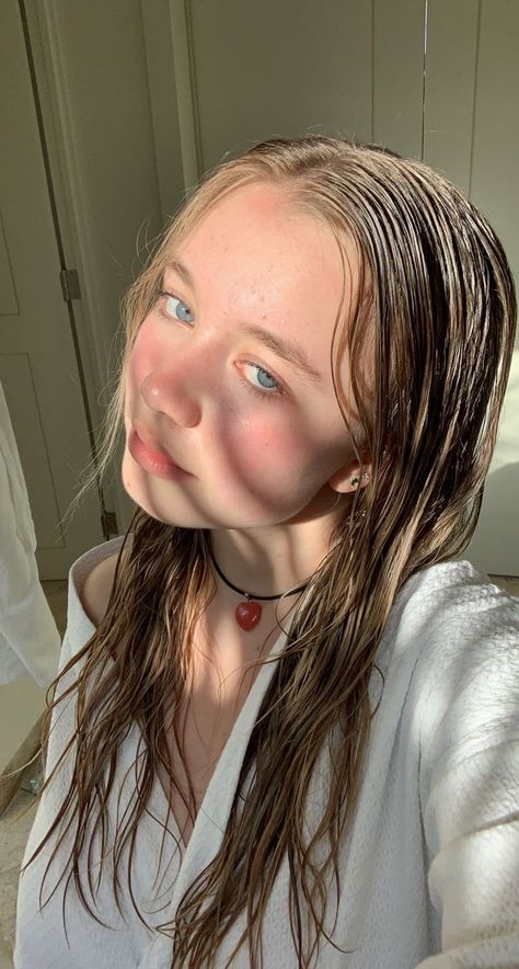 aesthetic pic of me in the sun after taking a shower in mexico while on vacation After Shower Pics, Shower Pics, Face Pictures, Take A Shower, Fashion Mistakes, Style Mistakes, Newest Trends, On Vacation, Golden Hour