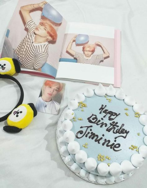 Jimin Birthday Aesthetic, Jimin Cake Ideas, Jimin Birthday Cake, Bts Cake Design, Jimin Cake, Park Jimin Birthday, Bts Birthday, Minimalist Cake, Bts Cake