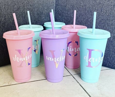 Pastel Tumbler Cups, Lash Room Ideas, Diy Mug Designs, Maker Project, Diy Mugs, Teachers Day Gifts, Cricut Projects Beginner, Diy Teacher Gifts, Custom Cups