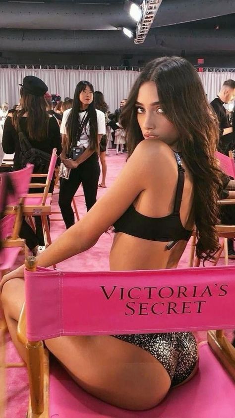 Yasmin Wijnaldum, Victoria Secret, A Woman, Victoria's Secret, Pink