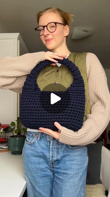 How To Crochet A Bag, Crochet Bag Outfit, Crochet Pieces, Handmade Crochet Bags, Recycled Yarn, Chunky Crochet, Crochet Tops, T Shirt Yarn, June 22