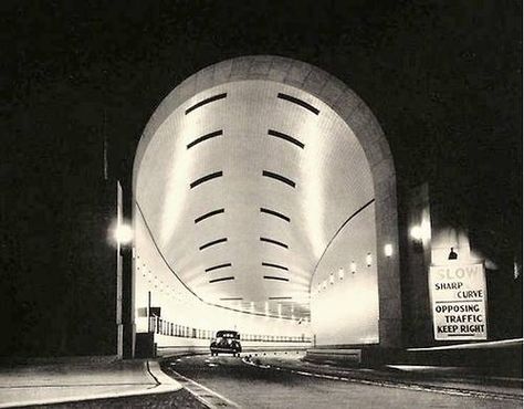 Wow … no traffic ! - Lincoln Tunnel, New York, 1939. Lincoln Tunnel, Corning Glass, Black And White Artwork, Old Images, Vintage New York, Vintage Life, The Old Days, New York State, Big Apple