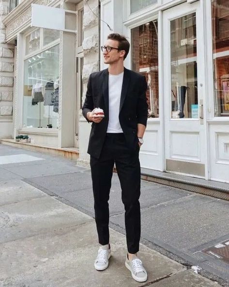 Black And White Outfit For Men, White Outfit For Men, Winter Mode Outfits, Formal Men Outfit, Black White Outfit, Hipster Man, Mens Fashion Smart, Mens Fashion Blog, Mens Fashion Urban