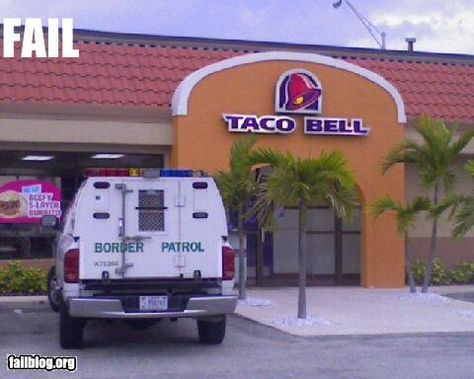 Border Patrol Mexican Jokes, Epic Fail Pictures, Cops Humor, Taco Humor, Mexican Border, Mexican Humor, Humor Mexicano, Border Patrol, Taco Bell