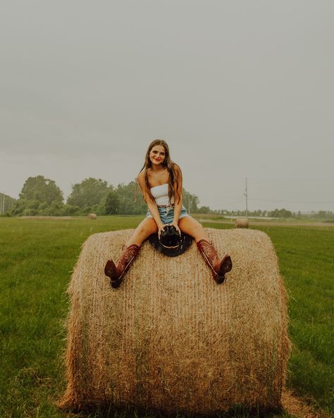 When it rains, it pours, but we keep on going 🌾 I’m in Tennessee, of course I’m going to do photoshoots with hay bales. - - - - Keywords: Tennessee photographer, Nashville photographer, hay bales, countryside, small town, summertime - - - - #tennesseephotographer #nashvillephotographer #tennesseecountryside #haybales #haybalephotoshoot #rainphotoshoot #tennesseelife Haybale Photoshoot, Hay Bale Photoshoot, Hay Bail, Northern Attitude, When It Rains It Pours, Western Photoshoot, Keep On Going, Hay Bales, Photoshoot Idea