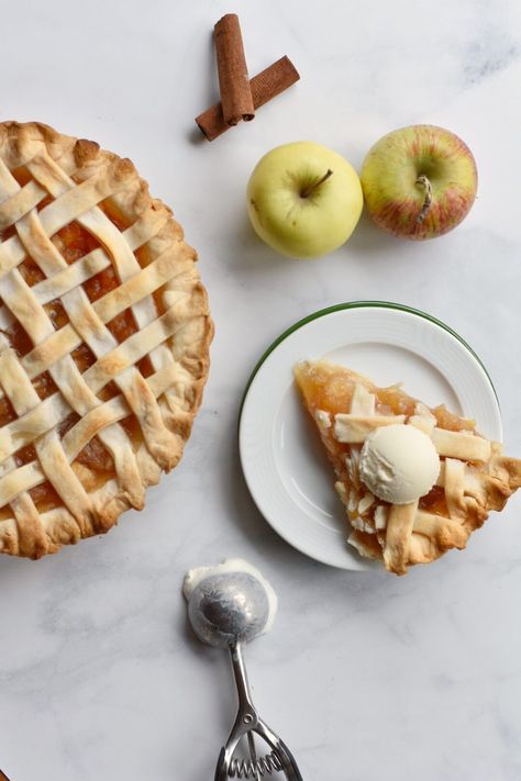 Overhead shot of homemade apple pie with ice cream. Old Fashioned Apple Pie, Winter Cakes, Salted Caramel Apple Pie, Caramel Apple Pie, Homemade Apple Pies, Apple Pie Recipes, Homemade Apple, Recipe Roundup, Caramel Apple