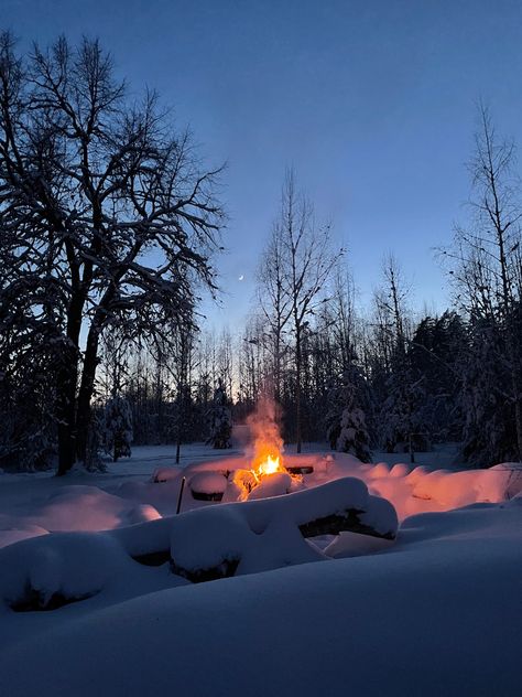 Winter Camp Aesthetic, Winter Camping Aesthetic, Cozy Winter Night Aesthetic, Forest Campfire Aesthetic, Campfire In Snow, Snowed In Cabin Aesthetic, Snowy Cabin In The Woods Aesthetic, Snow Camping, Snow Forest At Night